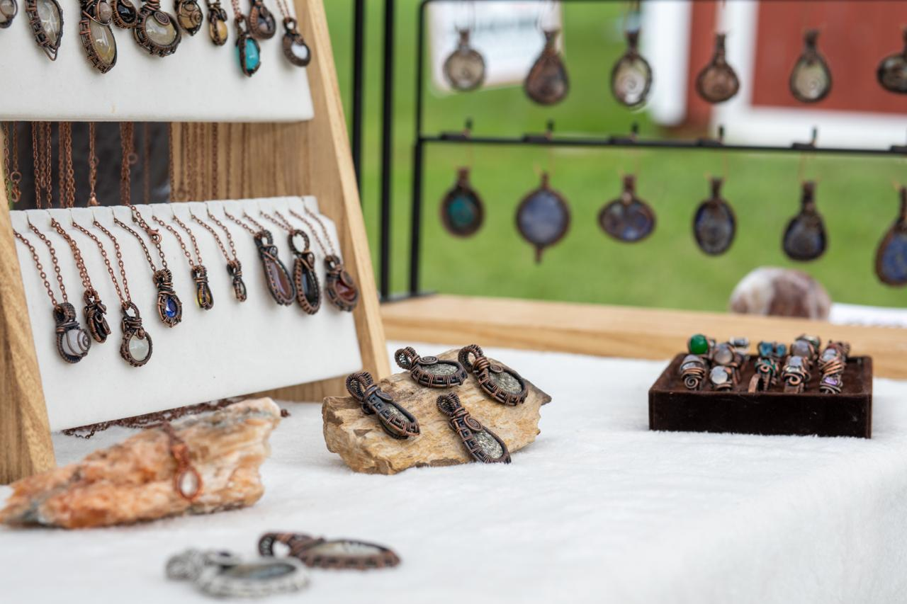 Tammy Likes Rocks pendants and rings at a craft fair booth